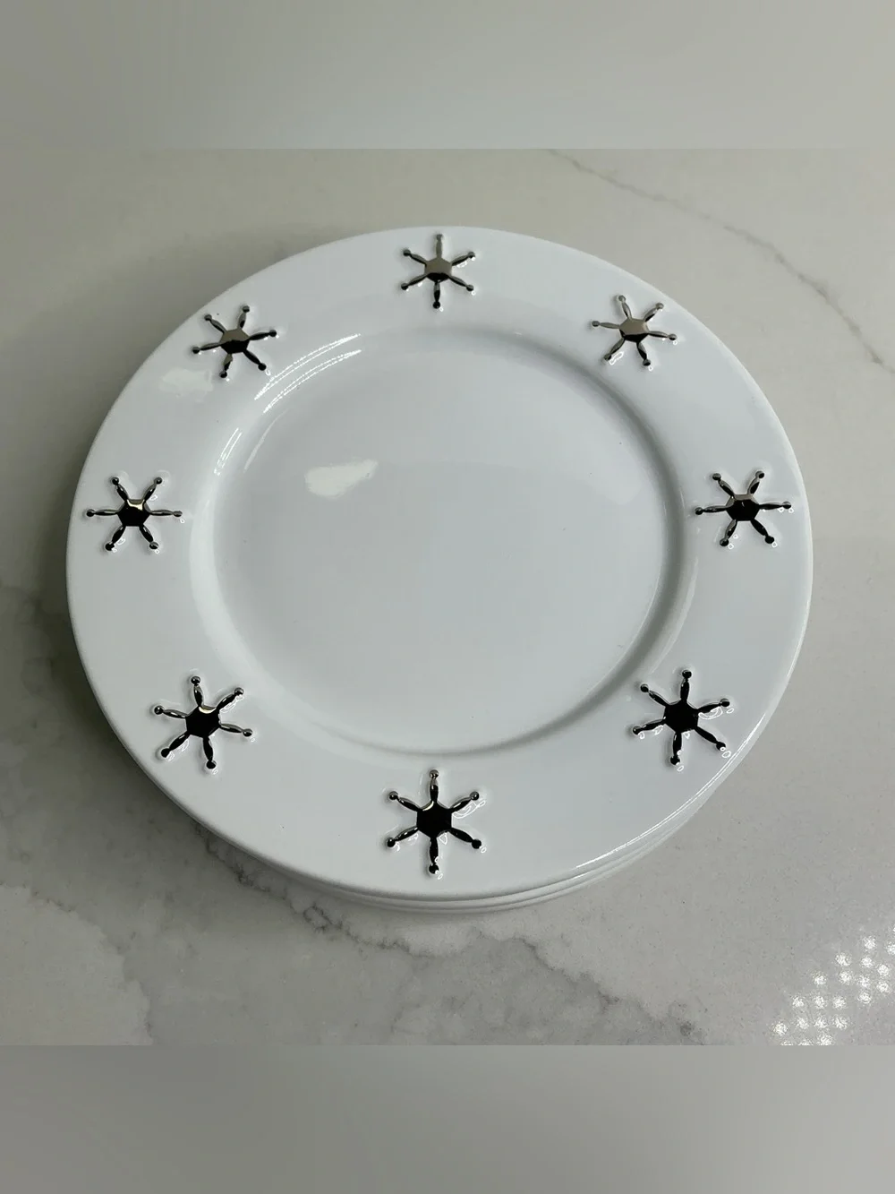 4 Snowflake Plate Set, Winter White & Chrome Mary Kay inc. Collectibles